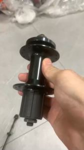 Moay ơ sau sử dụng líp thả và phanh đĩa dành cho xe đạp thể thao 28 lỗ