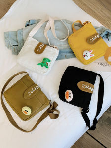 กระเป๋าผ้าใบ Tote Bag กระเป๋าสะพายไหล่ข้างเดียวสำหรับผู้หญิง กระเป๋าสี่เหลี่ยมเล็กแบบใหม่ปี 2025 ทรงหัวเข็มขัดแบบหนา ซิปปิด ความจุขนาดเล็ก