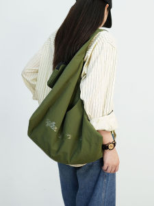 Large Capacity Fitness Bag Lightweight Waterproof Travel Bag Fashionable Tote Bag Green Color Crossbody Bag for Young Women