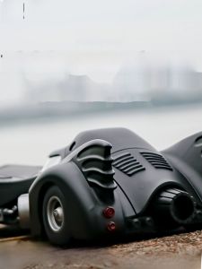 Authentic 1:18 Alloy Batman 2 Generation Chariot Model Emulational Car Model Decoration Kids Metal Toy Car