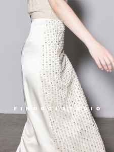 ชุดเดรสยาวปานกลางผ้าซาตินเนื้อหนาประดับเพชร ทรงเอ เอวสูง กระโปรงทรงเอ ผ้าฝ้ายโพลีเอสเตอร์ ฤดูใบไม้ร่วง 2024 แฟชั่นสตรี