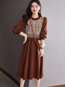 ชุดเดรสยาวทรงเอคอตุ้มแขนยาวสีแดง ผ้าถักขนสัตว์สำหรับผู้หญิงในฤดูใบไม้ร่วงและฤดูหนาว สไตล์หวานๆ สง่างาม เอฟเฟกต์กระชับสัดส่วน