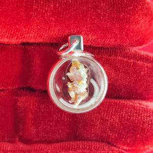 พระพิฆเนศ ปางเป่าขลู่ พระอาจารย์อรรณพ อาจารย์เล็ก เนื้อสัมฤทธิ์ชูบ 3K วัดถ้ำเขาน้อย จังหวัดเพชรบูรี เล่นกรอบเงิน สีล่าดู 92.5% กันน้ำ