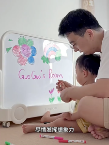 Bảng vẽ kết hợp kệ sách nhựa đa năng 2in1 mẫu xe Bus hiệu Babypods (tặng kèm bút màu và xóa bảng)
