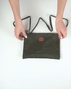 Brics Milano กระเป๋า Gym Bag Travel Deluxe Duffle Bag พร้อมสายสะพาย รุ่น X-Travel ขนาด 22 นิ้ว 40202 ( กระเป๋าเสื้อผ้า กระเป๋าพับได้ กระเป๋าเดินทาง กระเป๋าฟิตเนส )