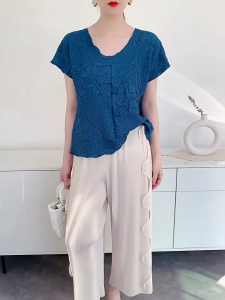 เสื้อจับจีบปักฤดูร้อนแขนสั้นเสื้อยืดคอวีลำลองของผู้หญิงสไตล์ใหม่