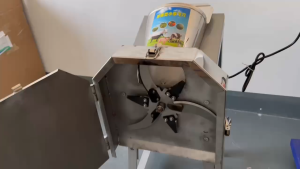 The new household large-caliber small 220V small Li fly-knife farm pig grass machine is fed to chickens ducks cattle and sheep