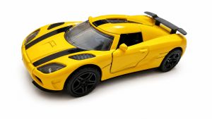Mobil Sport Diecast Alloy Skala 1:36 Kuning dengan Strip Hitam dan Sayap Belakang