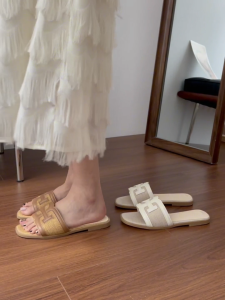 YOTO New Womens Leather Slippers And Fashionable Beach Flat Sandals Are Suitable For Ladies