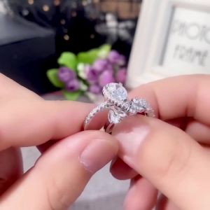 Huitan Fashion 2Pcs/Set Women Rings with Dazzling Cubic Zirconia Romantic Teardrop CZ Ring Wedding Engage Party Ladys Jewelry