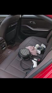 จัดส่งรวดเร็ว -กล่องเก็บของในรถยนต์ ติดตั้งง่าย สีดำ พร้อมช่องวางกระดาษและถ้วยน้ำ