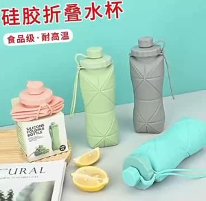 ขวดน้ำพับได้ กระบอกน้ำ600MLกระบอกน้ำซิลิโคน Foldable water bottle และเมื่อพับแล้วจะเล็กลงถึง 3 เท่า ขวดน้ำแบบพกพา ฝาปิดแน่นอย่างดี ไม่รั่วซึม กระบอกน้ำซิลิโคนพับได้