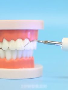 เครื่องทําความสะอาดฟันไฟฟ้า แบบพกพา ปรับได้ 5 โหมด หัวทําความสะอาด 2 หัว เปลี่ยนได้ ใช้งานง่าย สําหรับเดินทาง บ้าน