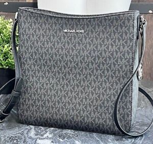 MỊCHAẸL KỌRS JET SET TRAVEL MESSENGERBLACK