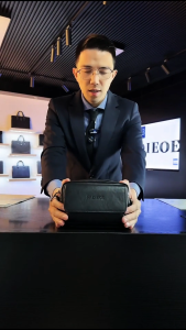 PADIEOE vegetable-tanned top-grain cowhide crossbody bag - luxurious and fashionable versatile and made of high-quality leather single-shoulder bag casual style black for men.