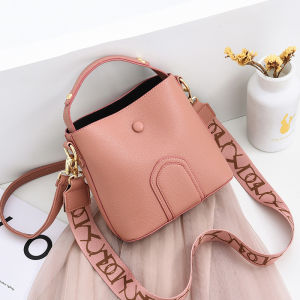 กระเป๋าสะพายข้างหนังแท้คันเร่งแฟชั่นสำหรับผู้หญิง ฤดูร้อนปี 2024 กระเป๋าสะพายข้างขนาดเล็กแบบสะพายข้าง กระเป๋าถือแบบสะพายข้าง