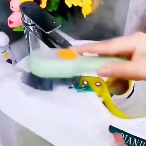 Multifunction Automatic Soap Liquid Adding Shoe Brush Soft-bristled Clothes Brush Clothing Board Soap Dispenser Brush