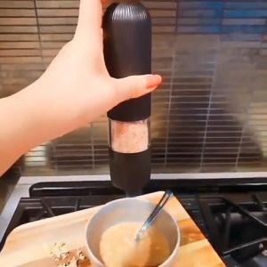 Kitchen Electric Pepper Grinder Battery Powered Salt or Pepper Automatic Grinder with LED Light
