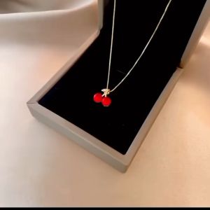Kalung Titanium Wanita Liontin Cery Merah: Aksesoris Fashion Anti Karat