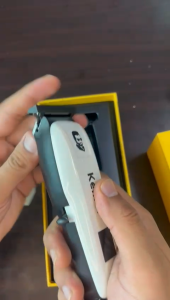 [Sedia untuk stok] Kemei KM-PG232 profesional rambut Trimmer boleh dicas semula berkualiti tinggi elektrik rambut Clipper janggut pencukur dengan LCD Displayeard pencukur dengan paparan LCD