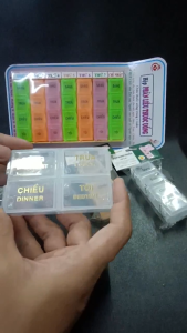 Hộp Chia Thuốc Mỗi Ngày 4 ngăn Bỏ Túi Tiện Lợi