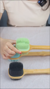 Bàn chải tắm silicon cán tre dài – mềm mại massage lưng tẩy tế bào chết spa tại nhà