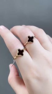 SMiAO Cincin Bahan Titanium Desain Bunga Clover Anti karat Gaya Korea Untuk Pria Dan Wanita
