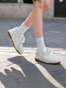 อินเทรนด์ ส้นแบนหัวมน ผู้หญิง ลำลอง รองเท้า หนัง สไตล์ไฮเอนด์ สไตล์สปอร์ต รองเท้าส้นเตี้ยสวมใส่สบายตลอดวันโครงสร้างรองเท้ากาว