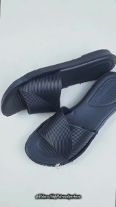 Sandal Selop Karet Wanita Anti Slip Empuk Simple Casual Nyaman di pakai Full Black SUBINCO