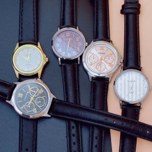 watch house นาฬิกาข้อมือคาสิโอ้ ผู้หญิง สายหนัง ขนาดหน้าปัด 32 มม. สไตล์นักเดินทาง เรียบสวย