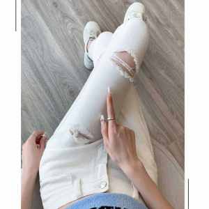 White High Waist Stretchy Denim Jeans Womens Fall New Style Hole Punching Slim Fit Nine Point Pants Korean Style Cotton Polyester