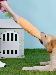 ของเล่นลูกสุนัขบีบ / กัดสัตว์เลี้ยงเสียง ของเล่นตุ๊กตานุ่มทนต่อการกัด ตุ๊กตาแครอทสีส้มมีให้เลือก 2 ขนาด คือ ตัวเล็กและตัวใหญ่