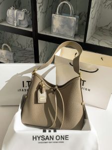 Hong Kong Genuine Leather Large Capacity Single Shoulder Underarm Bag Womens New 2025 Casual Handbag Fashion Maternite Bag