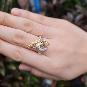 แหวน พญานาค ฝังพลอยหลากสี สองกษัตริย์ เงินทอง ปรับได้5-11(49-65) งานหุ้มทองแท้หนา5 ไมครอน ไม่ลอก ไม่ดำ สามารถใส่อาบน้ำได้ รวมถึงปริมาณ 55-125 ต่างๆ กิจกรรม