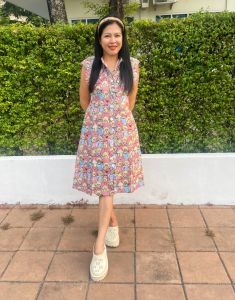 Sleeveless Crew Neck Button Down Tie Waist Woven Bear Midi Dress - สีดำเนิน - รูปแบบ Midi - แผ่นเดินชุ่ม - กระดูกตาเบี้ย