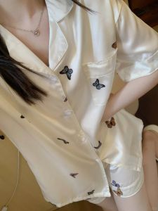 ชุดนอนผู้หญิงแขนสั้นไหมน้ำแข็งพิมพ์ลายผีเสื้อฤดูร้อน ชุดนอนผู้หญิงแบบสวมเปิดหน้าอก สวมใส่สบายในบ้าน ชุดนอนผู้หญิง