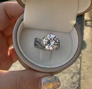 แหวนเพชรสังเคราะห์ 3 กะรัต (เหลี่ยม H&A) เงินแท้ 925 ชุบทองคำขาว