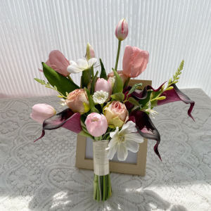 Korean Style Fresh Travel Wedding Photography Props Handheld Tulip Bouquet for Bride License Certificate Shooting Home Decor