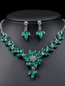 3pcs Fashionable Womens Jewelry Set with Crystal Contrasting Flower Necklace Earrings and Evening Dress Accessories