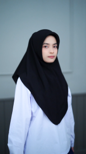 ผ้าคลุมสามเหลี่ยม สวมสำเร็จ ฮิญาบสำหรับนักเรียน นักศึกษา เนื้อผ้าคอตตอน สวมง่ายสุดๆ HN33วาริสมุสลิม