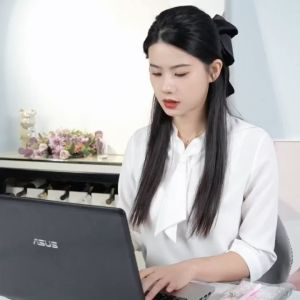 Quạt kẹp bàn mini quạt êm gió mát gồm 5/ 6/ 8 cánh.