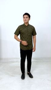 Kemeja Pria Motif Print Abstrak Bahan Kain Katun Lengan Pendek Green Denim