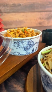 กล่องกลม กล่องใส่อาหาร Frirai x Beebox สีลายคราม พร้อมฝา Anti Fog ผลิตโดยโรงงานของเรา มีราคาส่ง