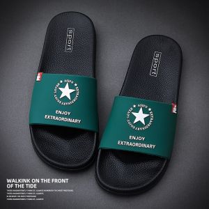 รองเท้าแตะกลางแจ้งสำหรับผู้ชายในช่วงฤดูร้อน กันลื่น พื้นหนา ขนาดใหญ่ รองเท้าแตะบ้านสำหรับผู้ชาย รองเท้าแตะหัวมน ส้นแบน พื้น EVA รองเท้าแตะบ้านแบบสวมสบาย