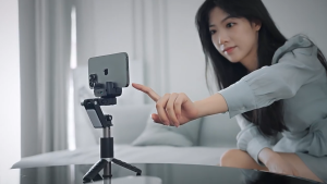 Stabilizer Handheld Pan Tilt พร้อม Beauty Rejuvenation การติดตามใบหน้าอัจฉริยะ 360 °การสลับหน้าจอแนวตั้ง