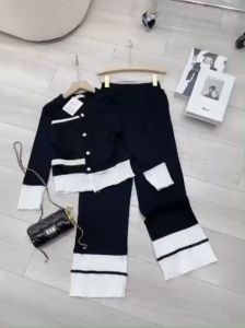 Bộ len tăm giữ nhiệt cổ V cúc giữa và quần ống suông ulzzang siêu xinh co giãn 4 chiều