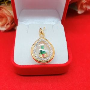 2x2.3 กันจากพระแก้วมรกตลงยาล้อมเพชร สีเข็ม สำหรับการใส่ทุกแบบ ที่สร้อย 4 บรรจุภัณฑ์