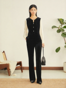 Winter Velvet Island Silk Hollow Out Black and White Contrast Womens Blouse
