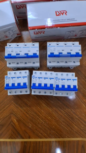 Bộ Aptomat AC 4 pha CB 4 pha LWR 32A 40A 63A 100A 125A ngắt mạch CB tép MCB 220V 380V Bảo vệ quá tải ngắn mạch (3 pha 4 cực)