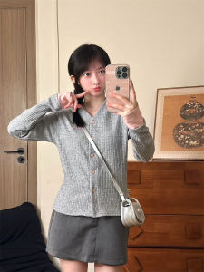 French Artistic Letter Embroidery Long Sleeve Knitted Shirt Button Design V-Neck Jacket Womens T-Shirt Shoulder-Length Design